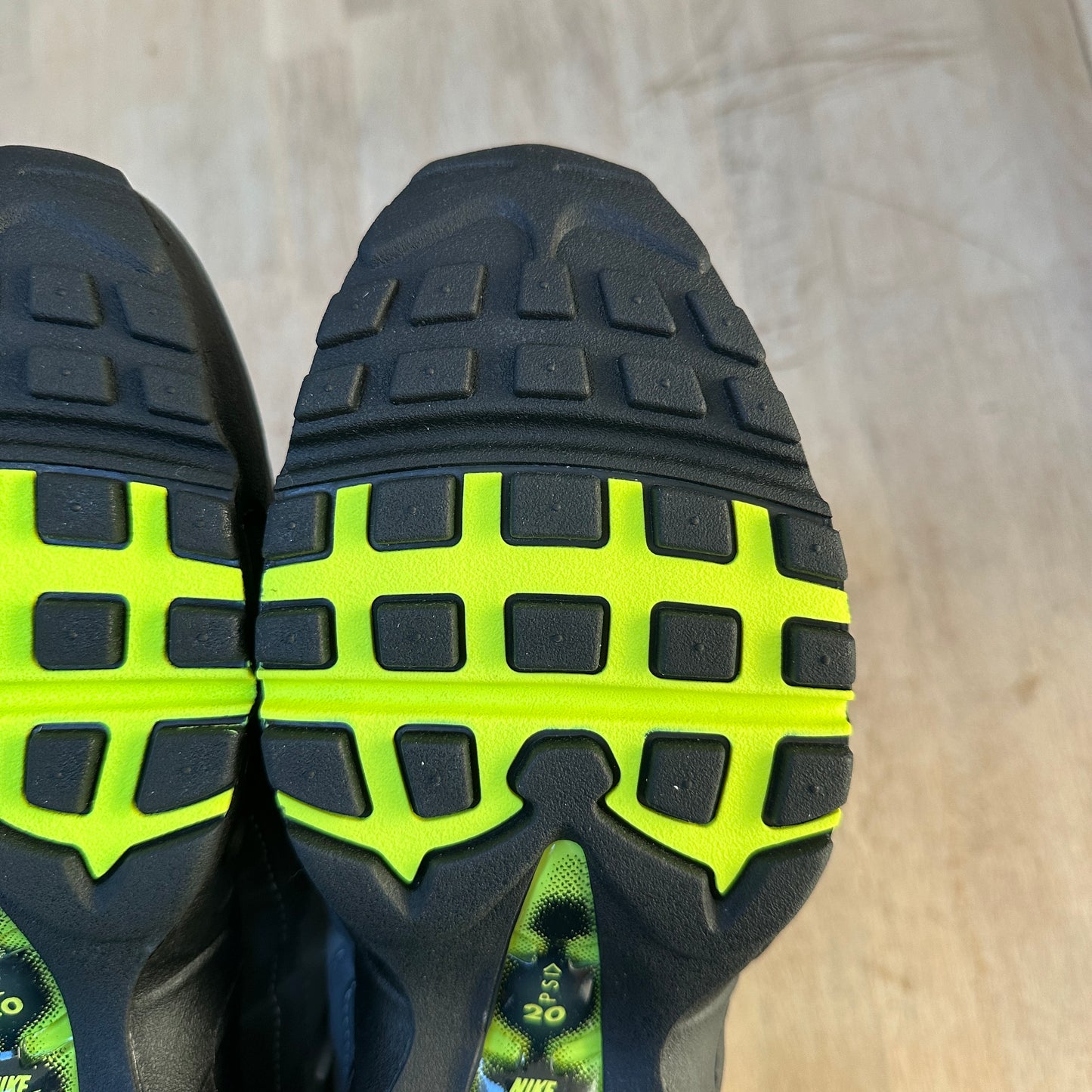 Nike Air Max 95 - Neon 2025 - UK9