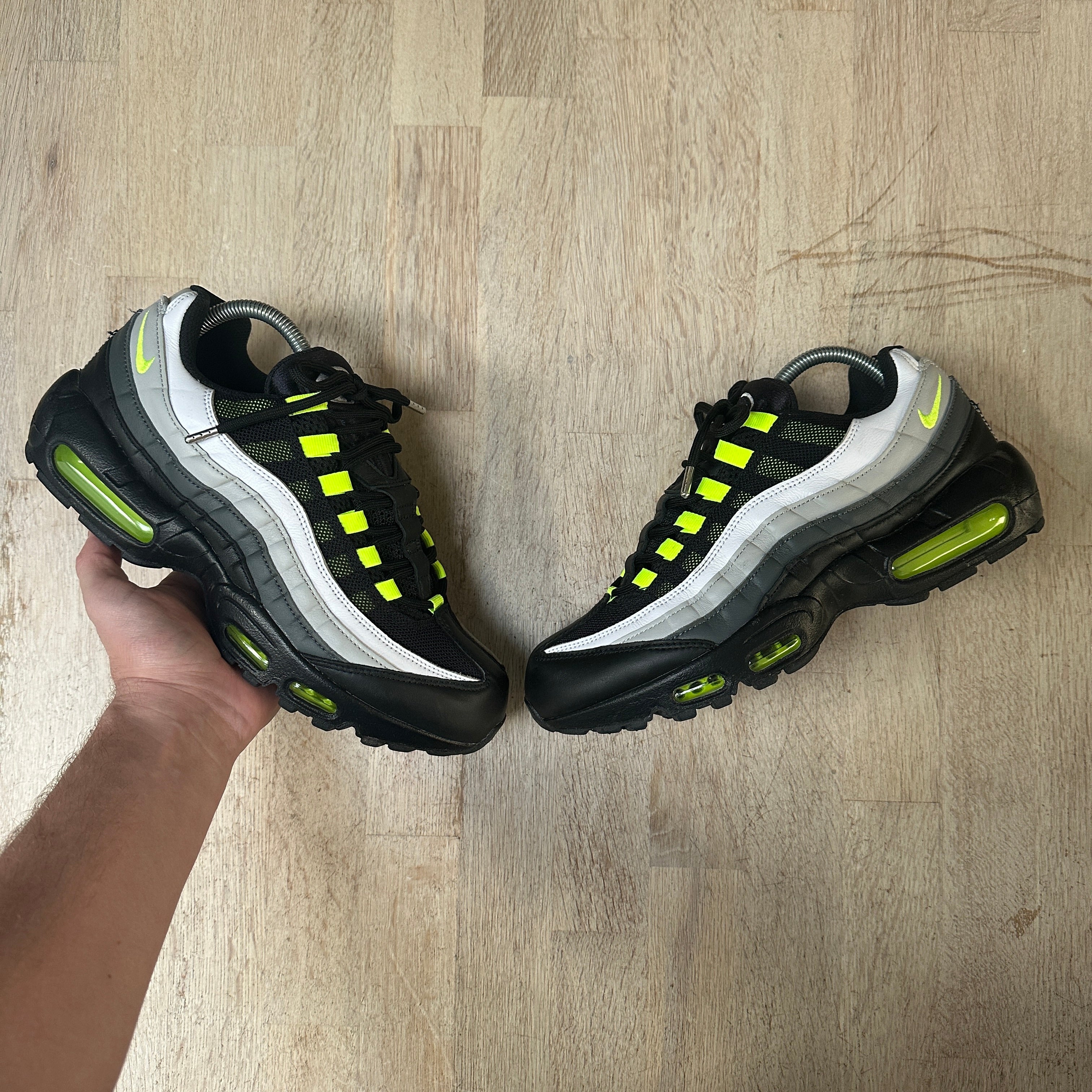 Lime green and outlet black air max 95