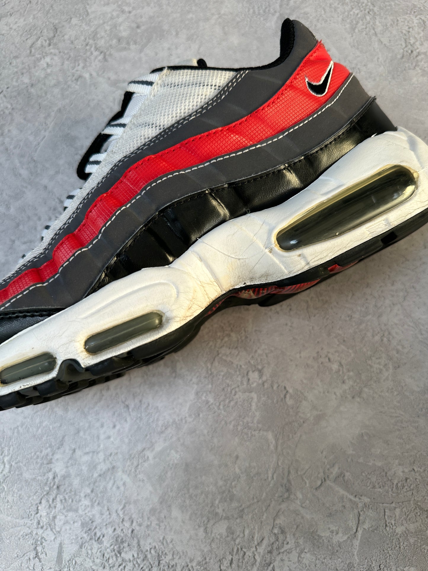 Nike Air Max 95 - Black / Chilling Red / Dark Grey - UK8