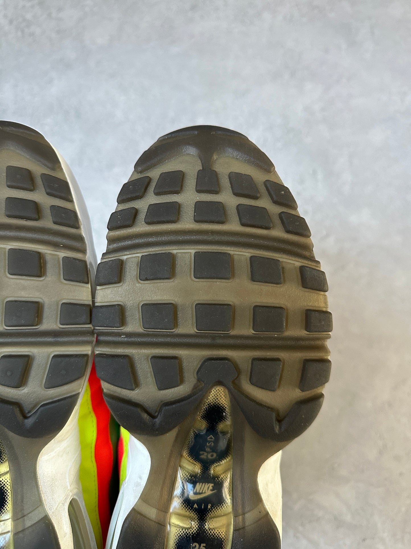 Nike Air Max 95 - Hidden Message - UK7