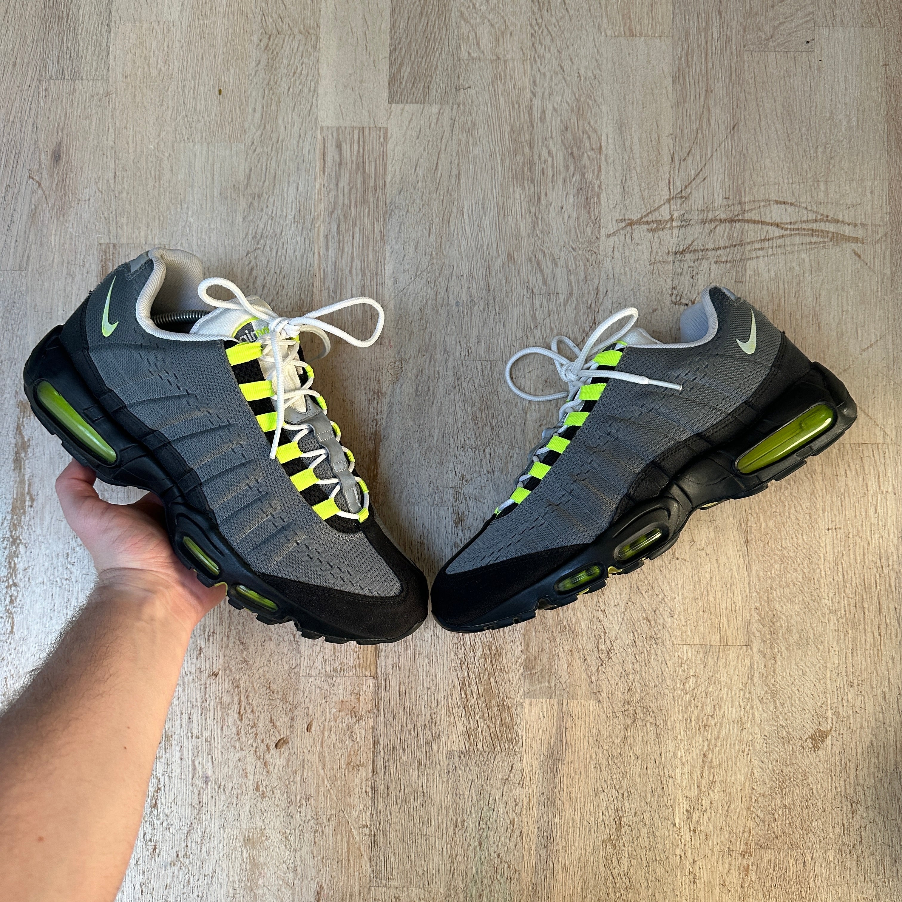 nike air vapormax plus running shoes womens red