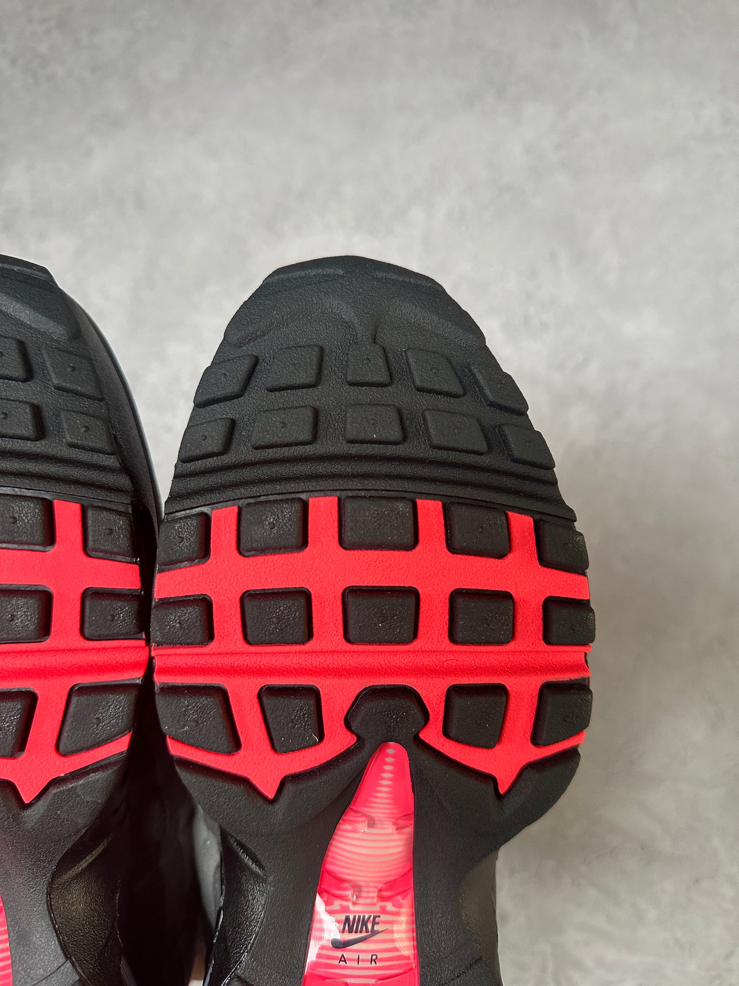 Nike Air Max 95 - Solar Red 2025 - UK7.5