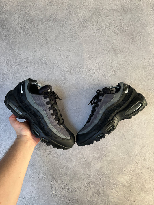 Nike Air Max 95 - Black / Smoke Grey - UK8