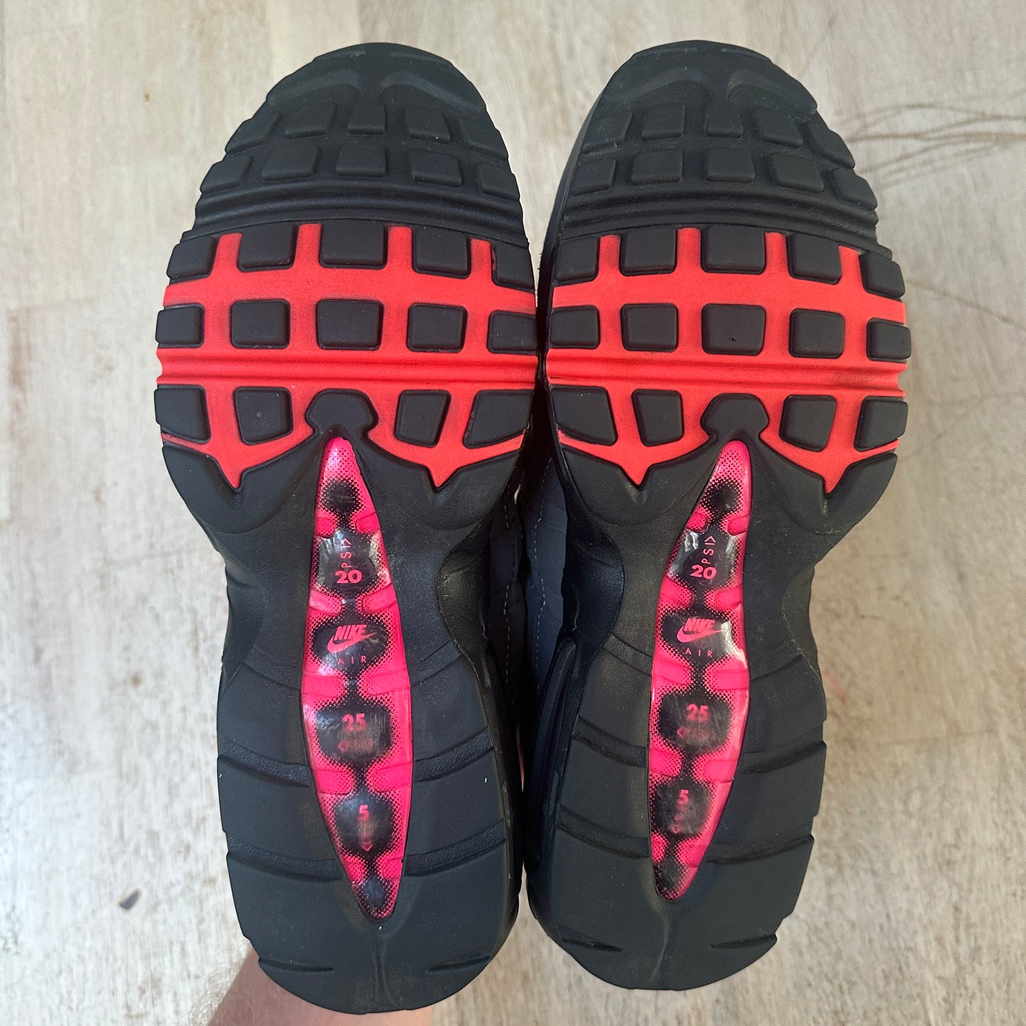 Nike Air Max 95 - Solar Red - UK7.5