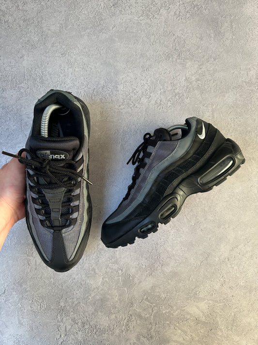 Nike Air Max 95 - Black / Smoke Grey - UK8