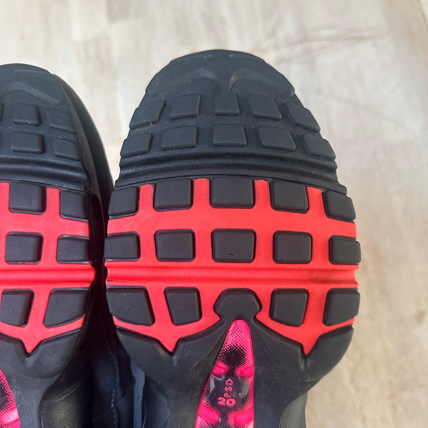 Nike Air Max 95 - Solar Red - UK7.5