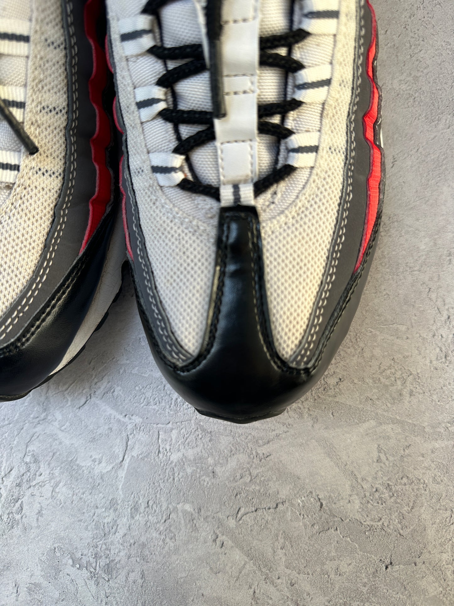 Nike Air Max 95 - Black / Chilling Red / Dark Grey - UK8