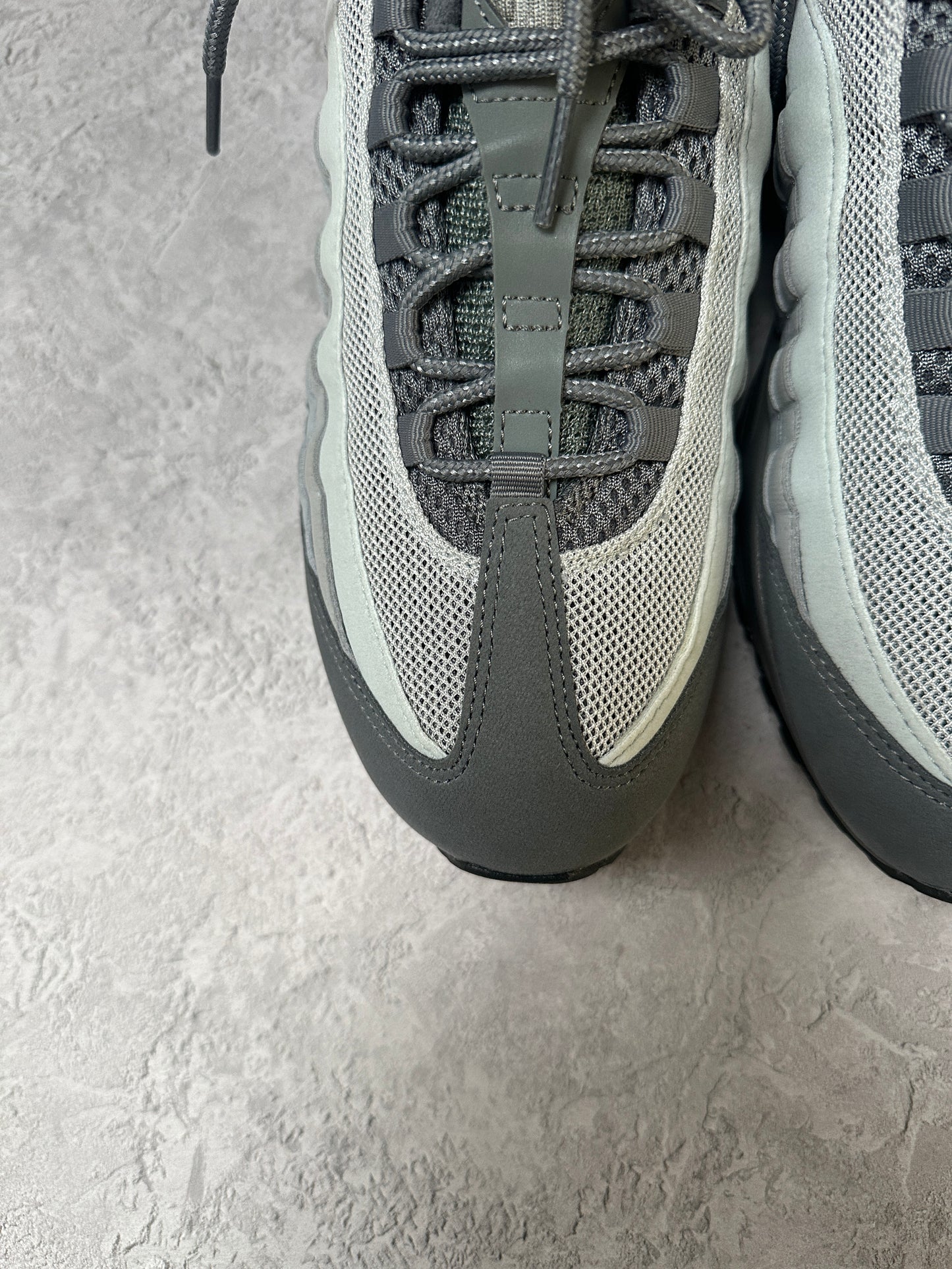 Nike Air Max 95 - Grey Green Abyss - UK8