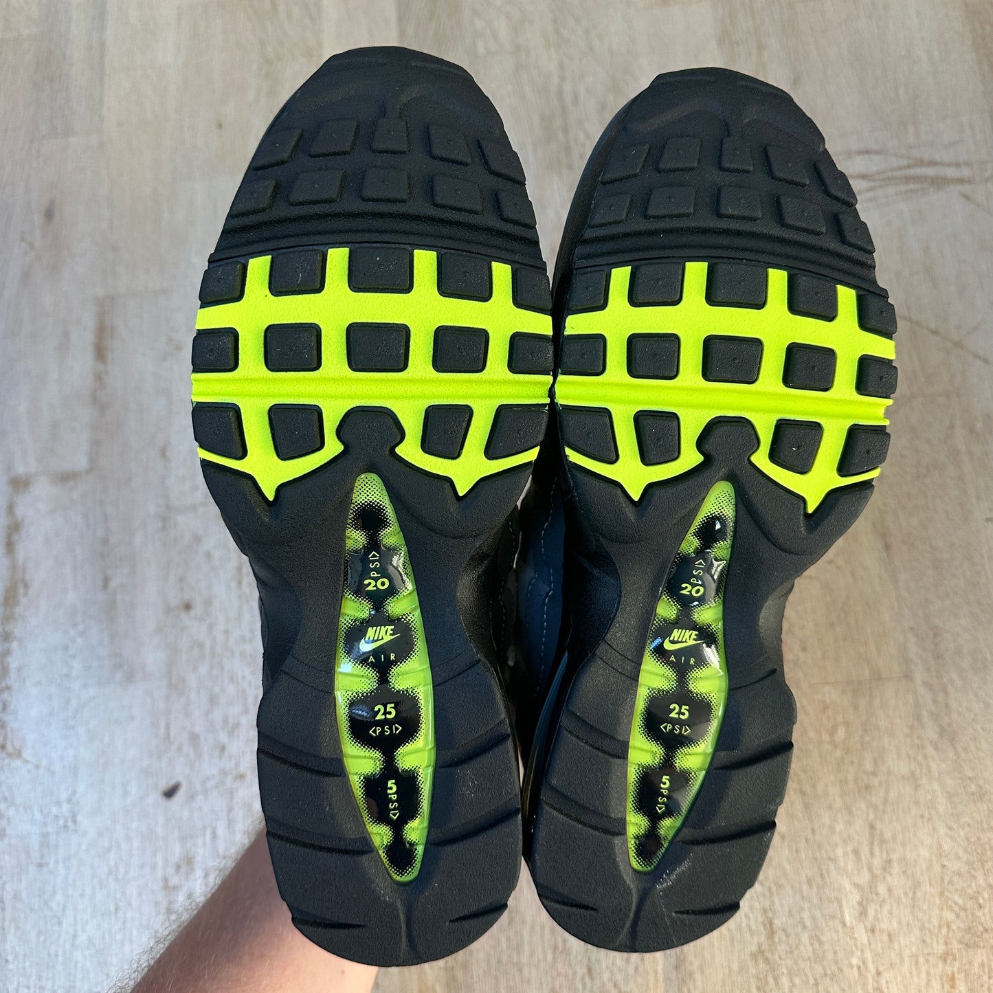 Nike Air Max 95 - Neon 2025 - UK9