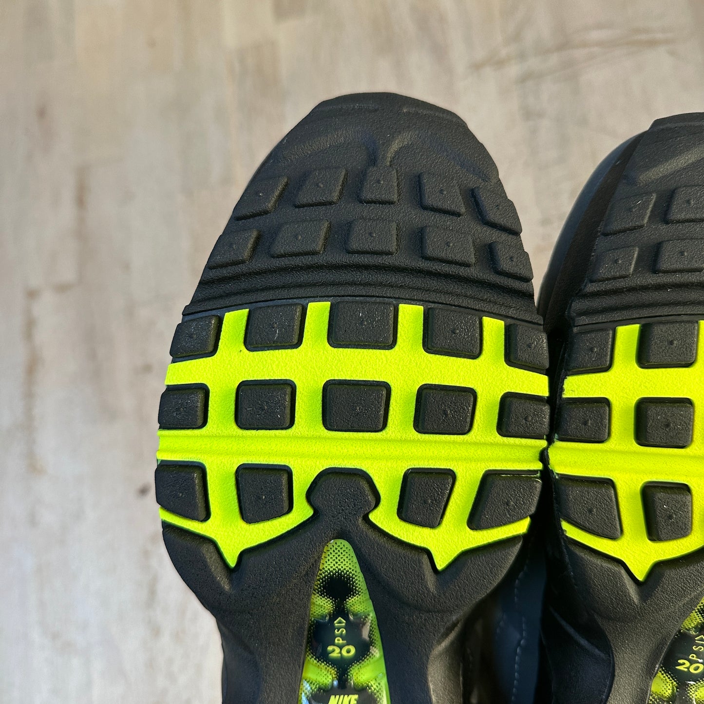 Nike Air Max 95 - Neon 2025 - UK9