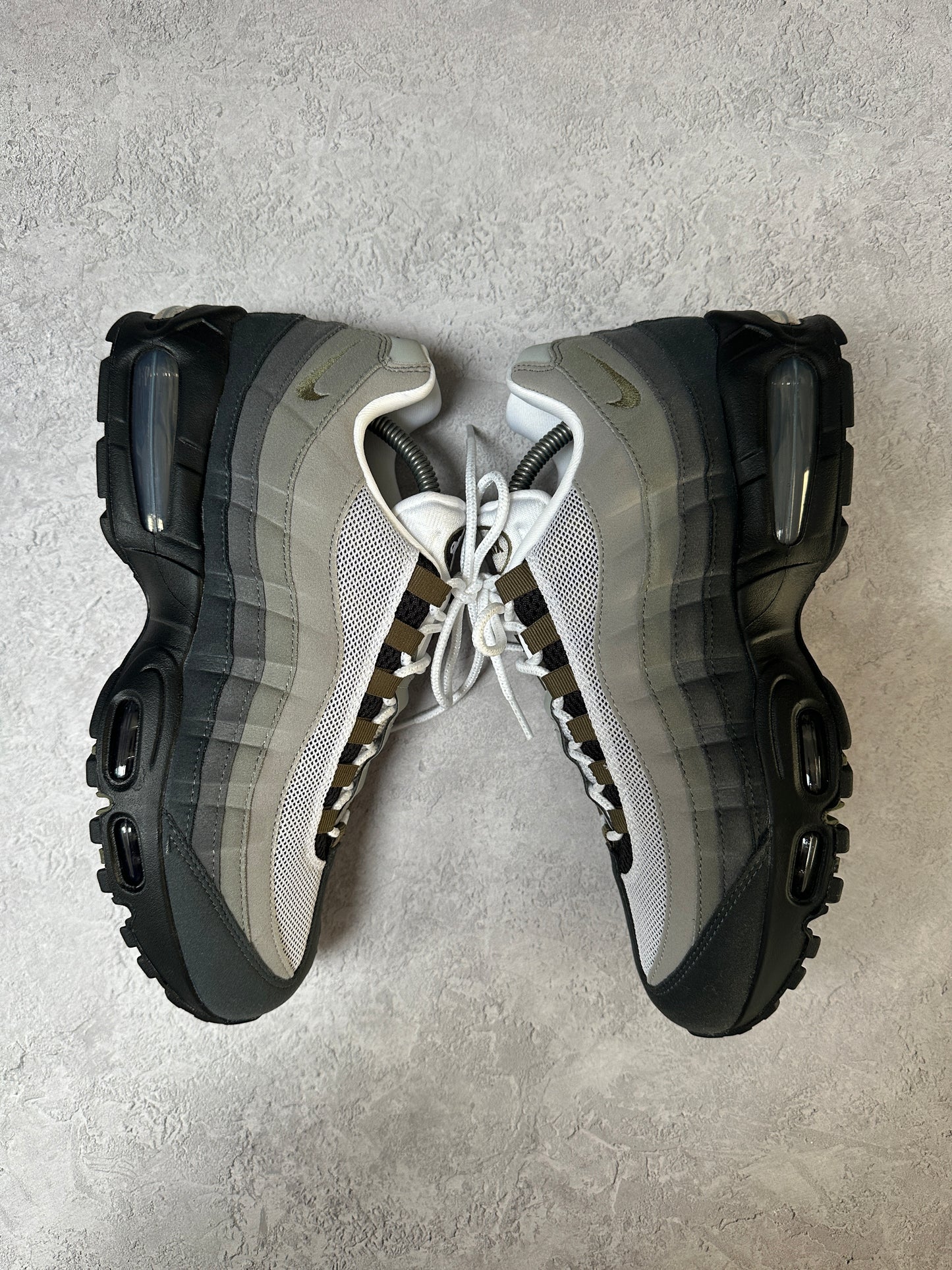 Nike Air Max 95 - Medium Olive - UK8.5