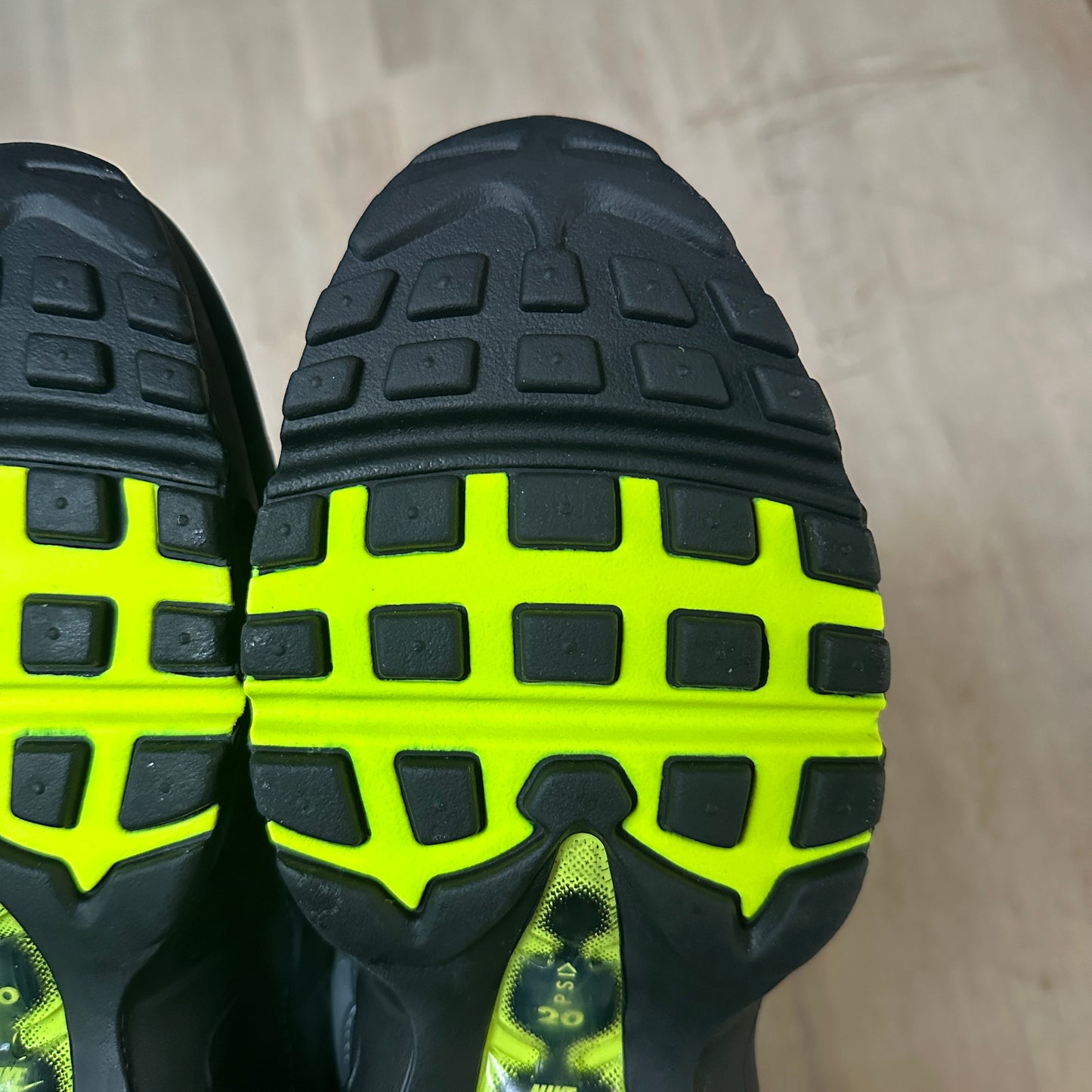 Nike Air Max 95 - Neon 2020 - UK7.5