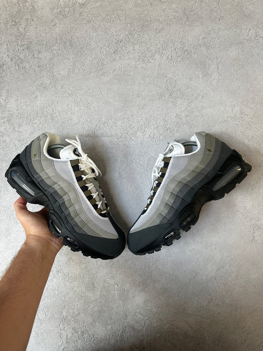 Nike Air Max 95 - Medium Olive - UK8