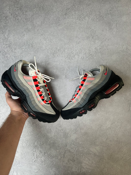Nike Air Max 95 - Solar Red 2017 - UK7.5
