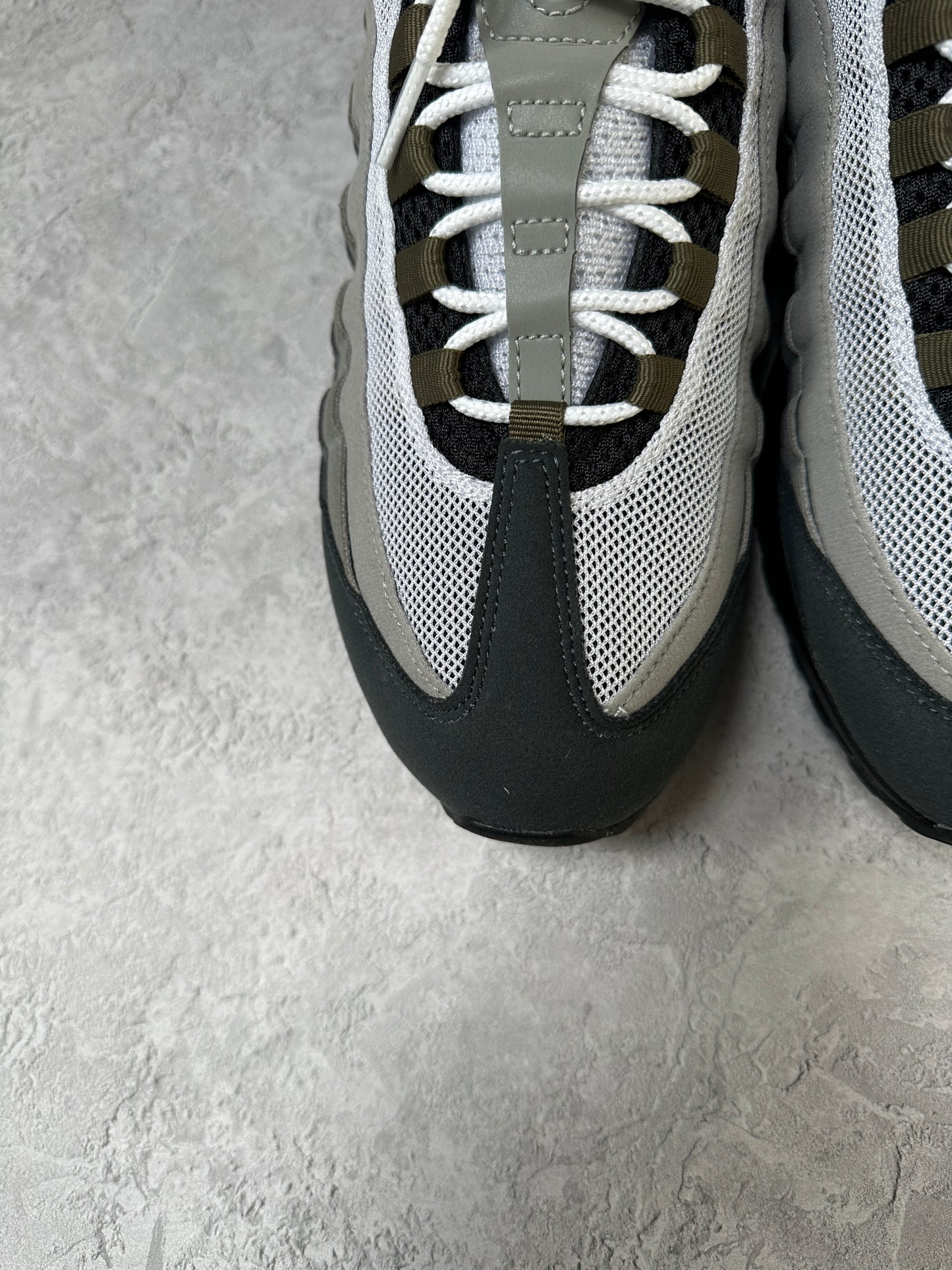 Nike Air Max 95 - Medium Olive - UK8.5