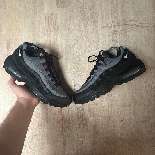 Nike Air Max 95 - Black / Smoke Grey - UK7