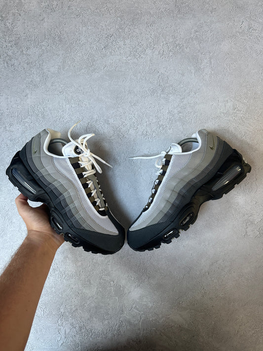 Nike Air Max 95 - Medium Olive - UK7.5