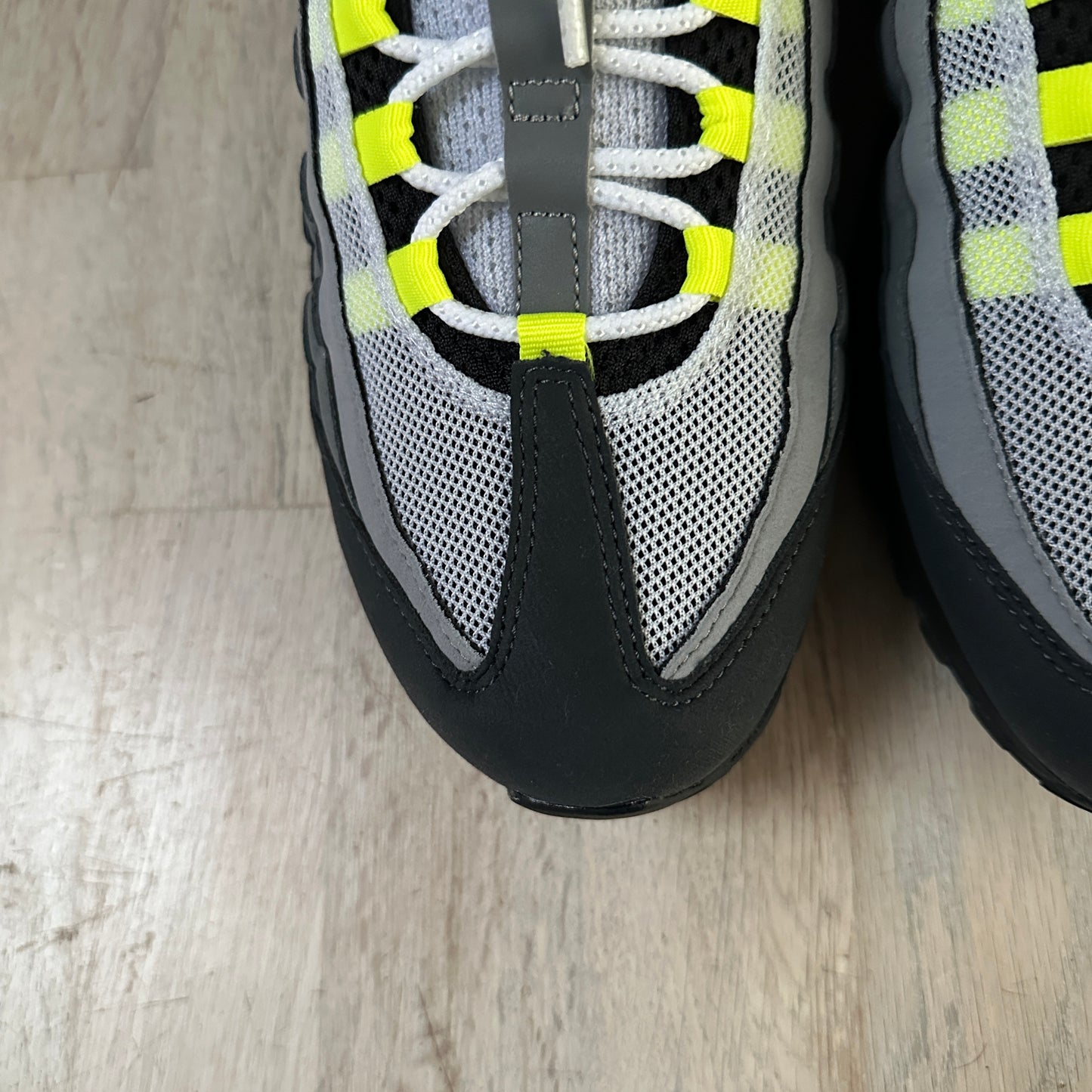 Nike Air Max 95 - Neon 2020 - UK9.5