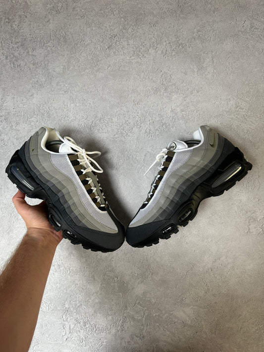 Nike Air Max 95 - Medium Olive - UK8.5