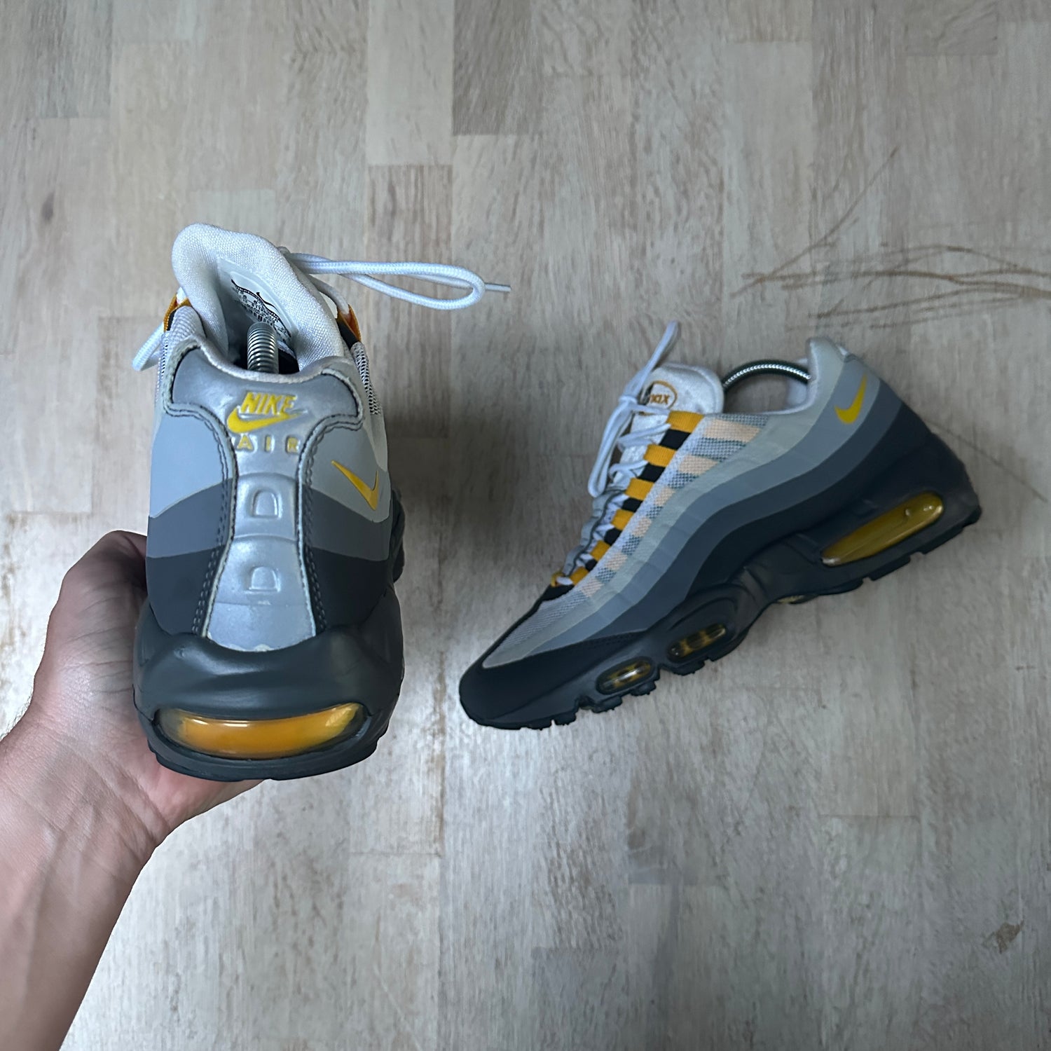 Nike air max 95 grey hot sale and yellow