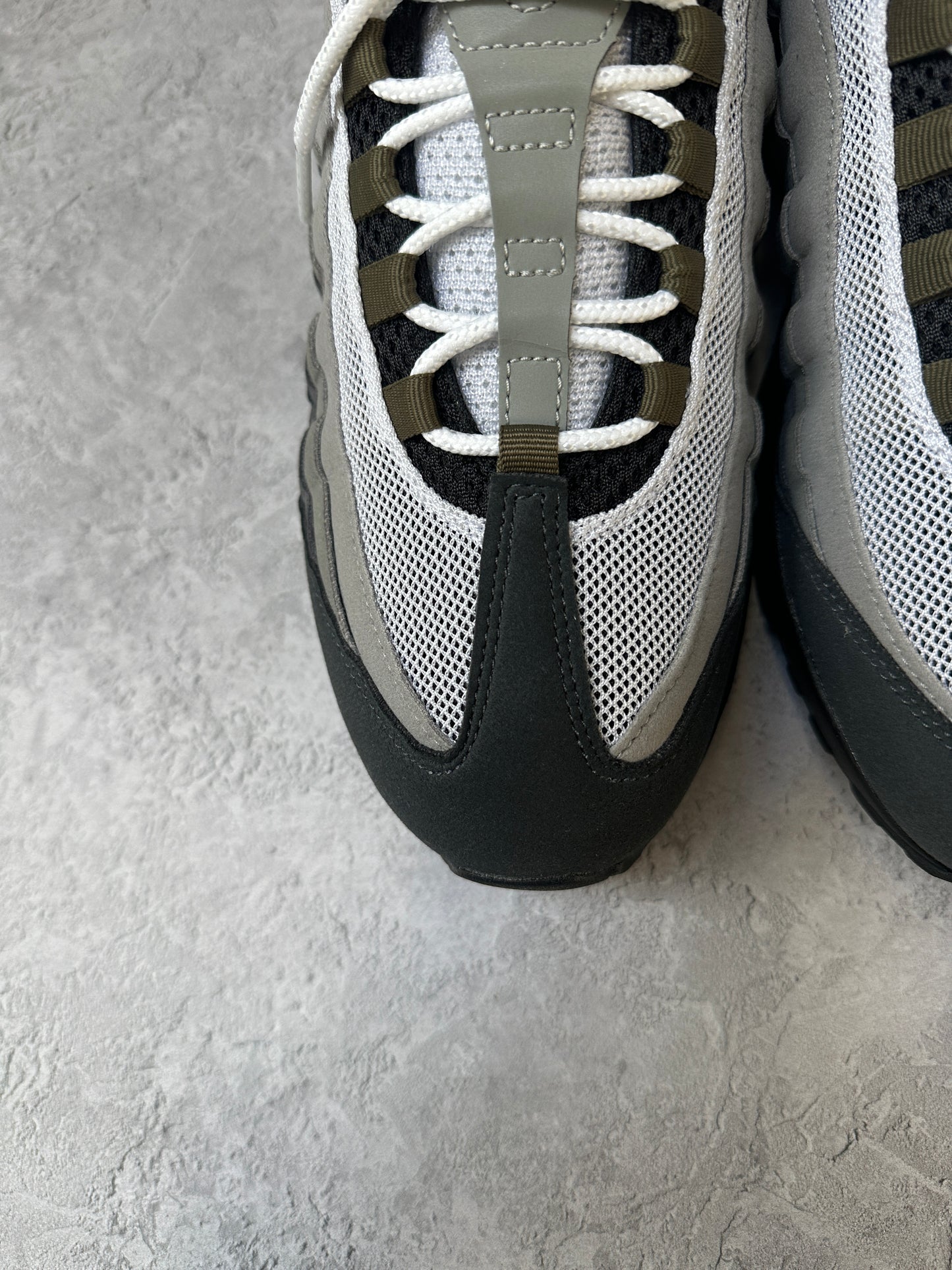 Nike Air Max 95 - Medium Olive - UK8