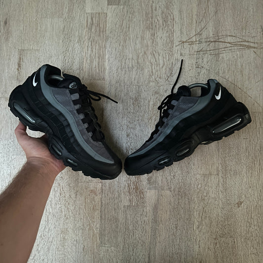 Nike Air Max 95 - Black / Smoke Grey - UK8