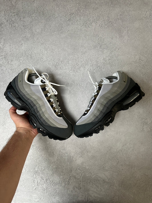 Nike Air Max 95 - Medium Olive - UK7.5
