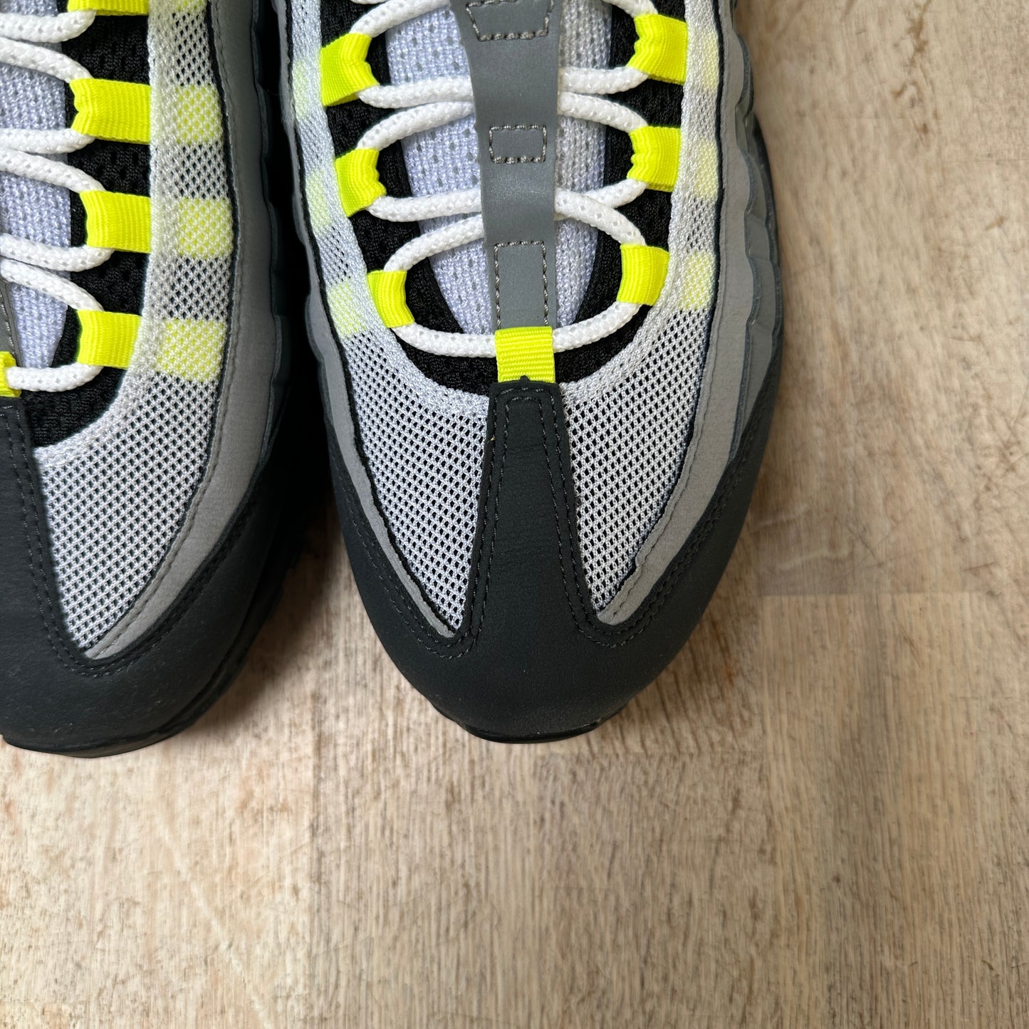 Nike Air Max 95 - Neon 2020 - UK8.5