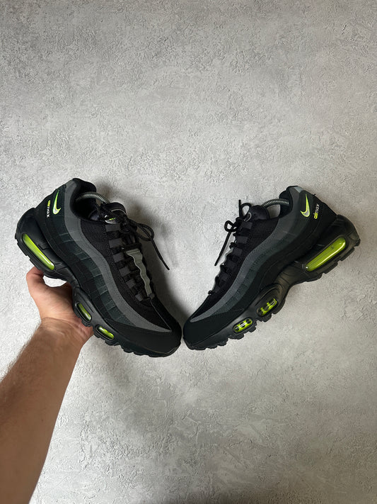 Nike Air Max 95 - Neon Retro Logos - UK8