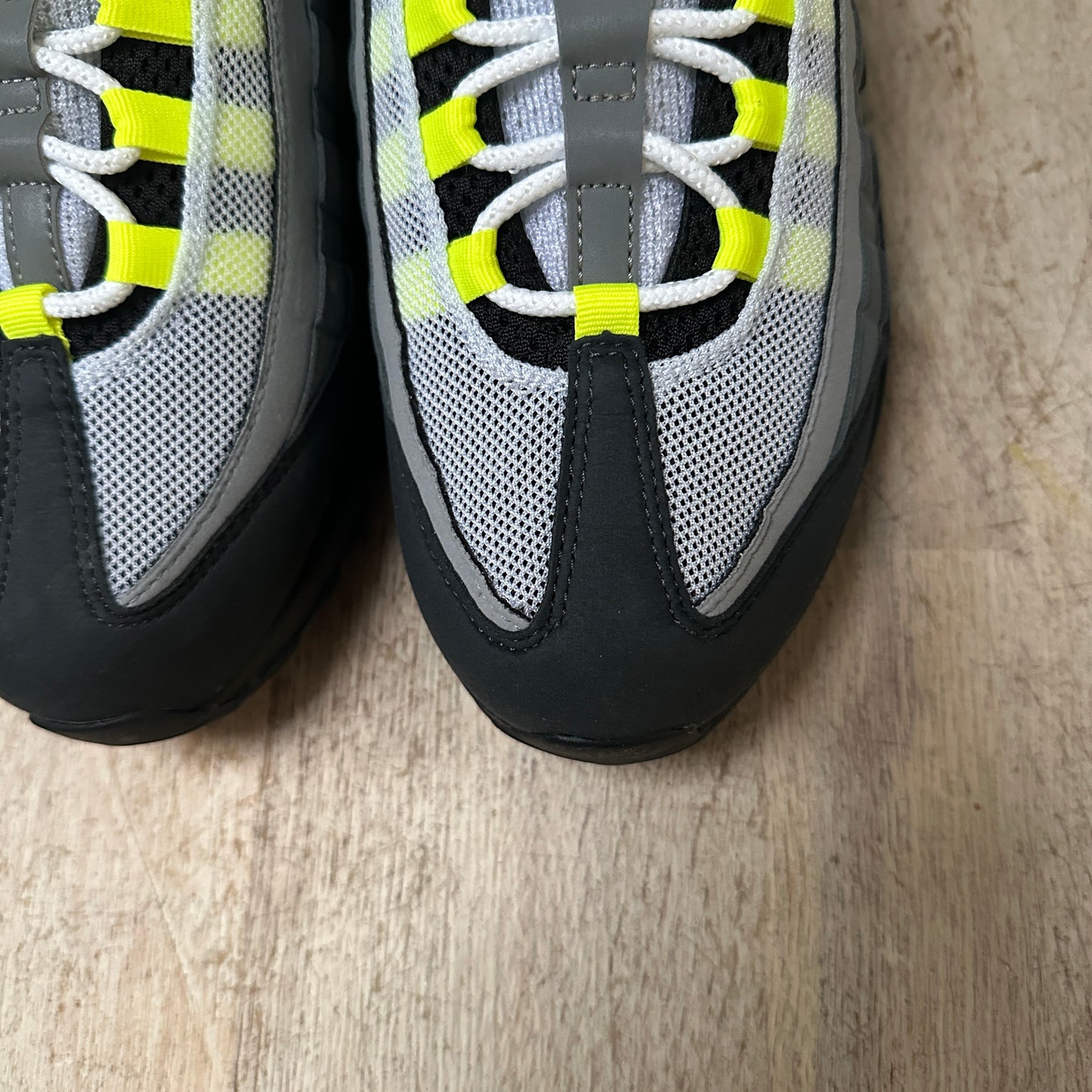 Nike Air Max 95 - Neon 2020 - UK8.5