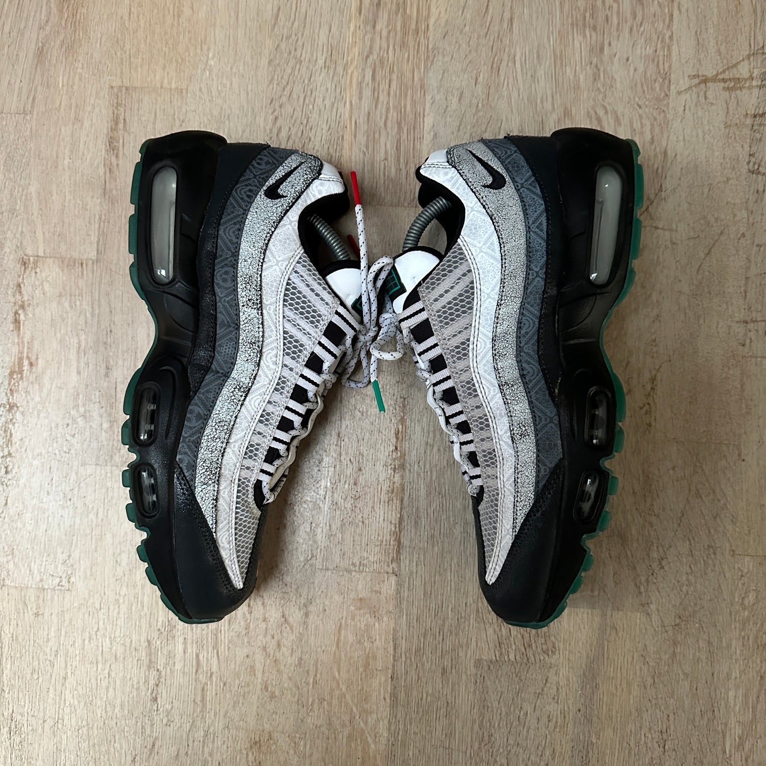 Air max 95 day of hotsell the dead uk