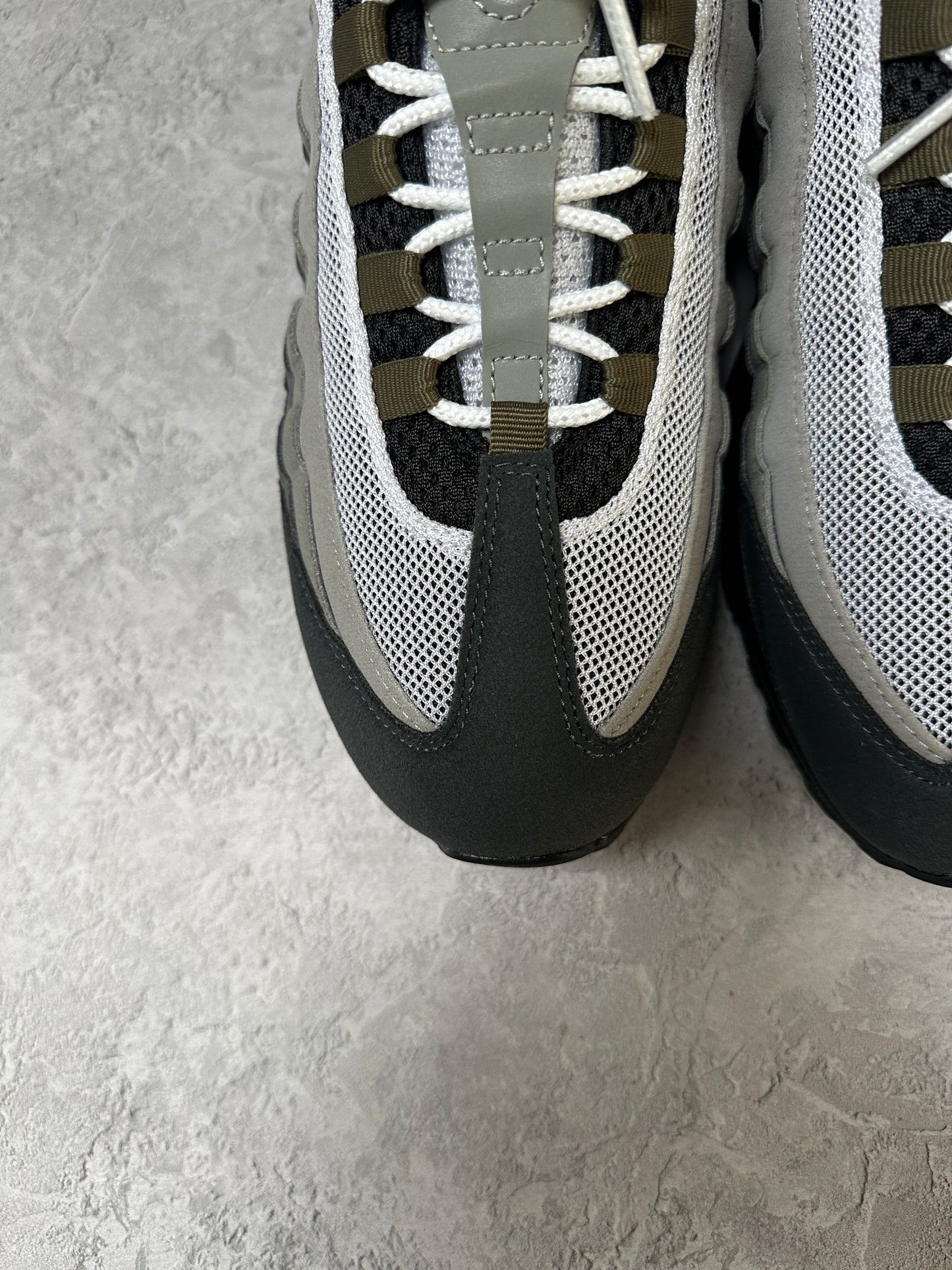 Nike Air Max 95 - Medium Olive - UK8.5