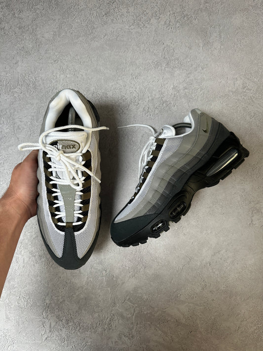 Nike Air Max 95 - Medium Olive - UK8.5