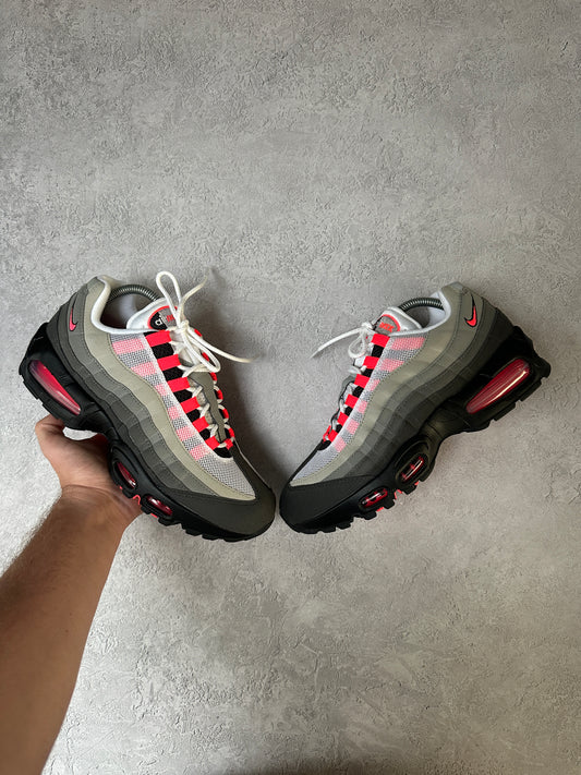 Nike Air Max 95 - Solar Red 2025 - UK7.5