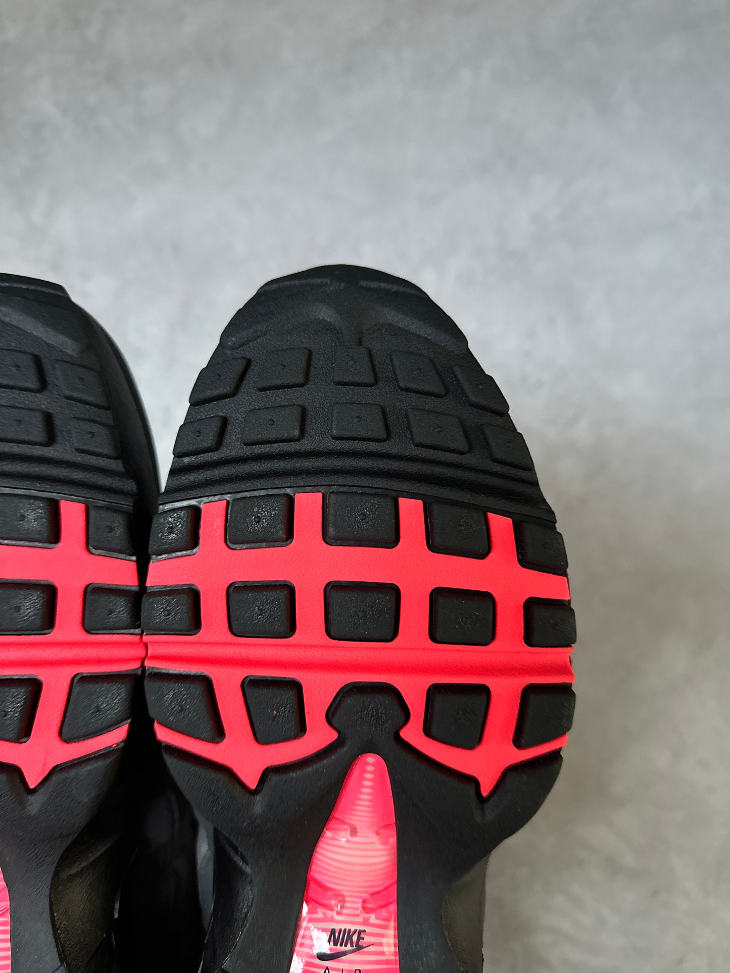Nike Air Max 95 - Solar Red 2025 - UK8.5