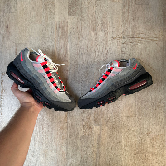 Nike Air Max 95 - Solar Red - UK7.5