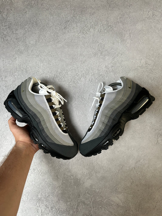 Nike Air Max 95 - Medium Olive - UK7.5