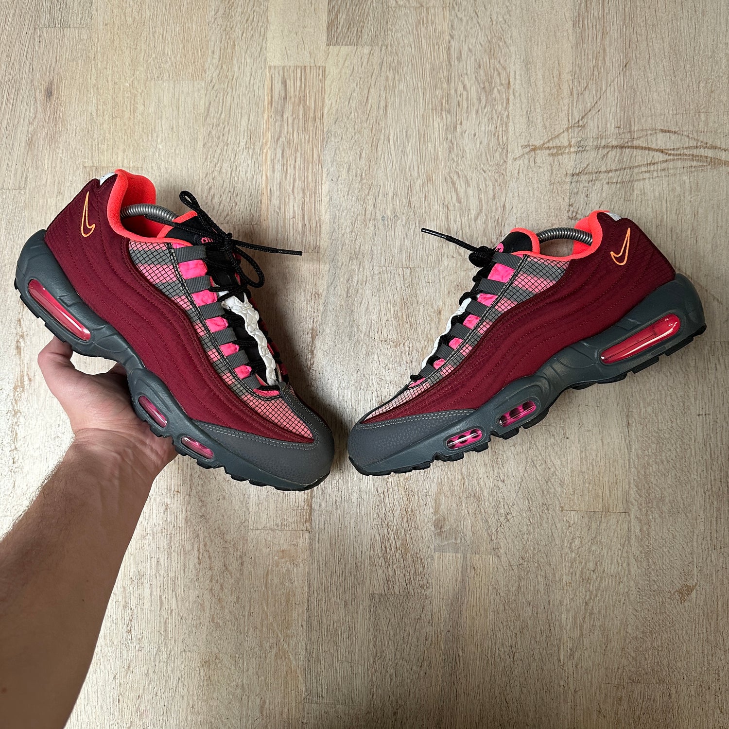 Maroon air max on sale 95