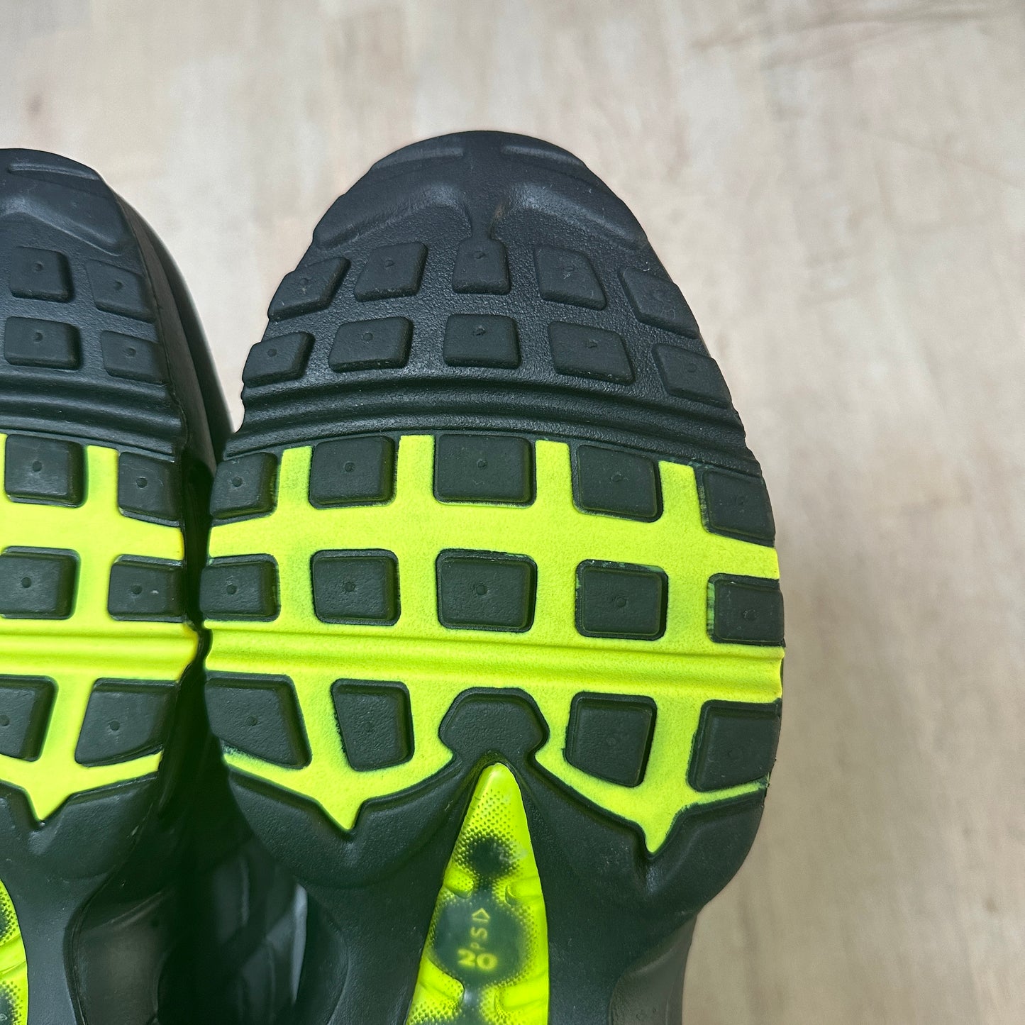 Nike Air Max 95 - Neon 2015 - UK7.5