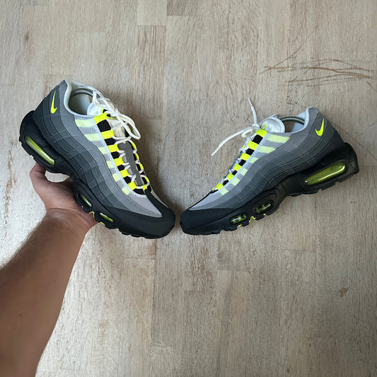 Nike Air Max 95 - Neon 2020 - UK8.5