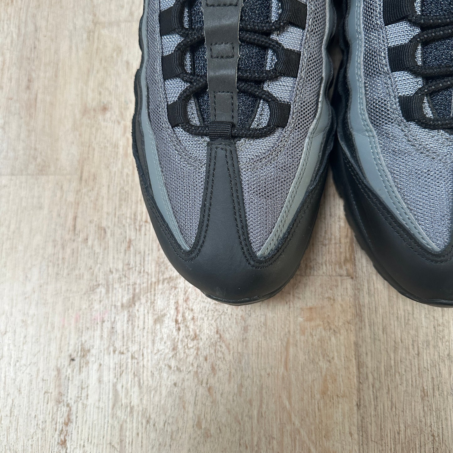 Nike Air Max 95 - Black / Smoke Grey - UK8.5