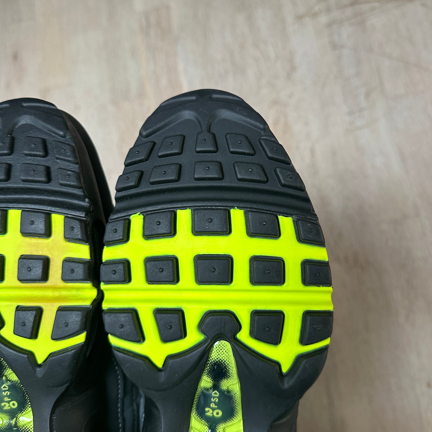 Nike Air Max 95 - Neon 2020 - UK7.5