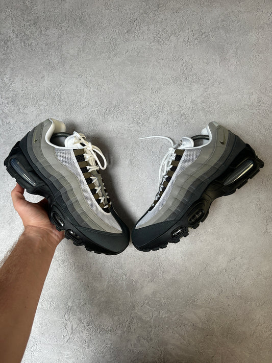 Nike Air Max 95 - Medium Olive - UK8.5