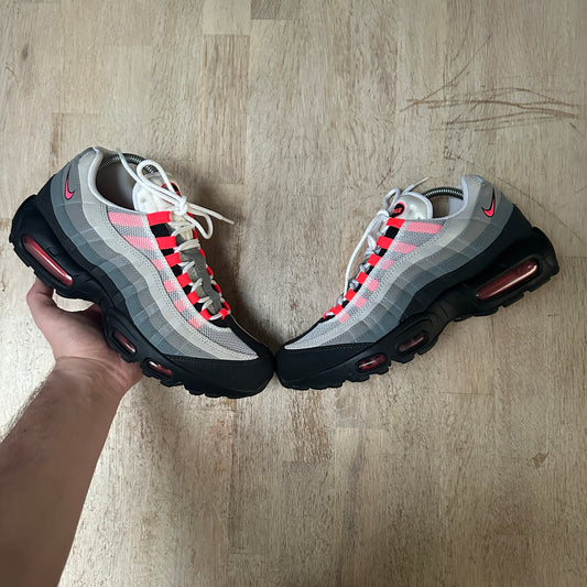 Nike Air Max 95 - Solar Red 2017 - UK8.5