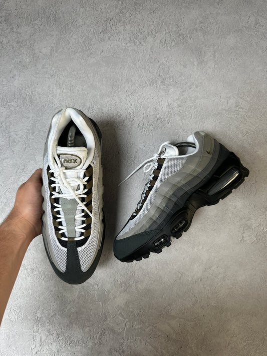 Nike Air Max 95 - Medium Olive - UK8