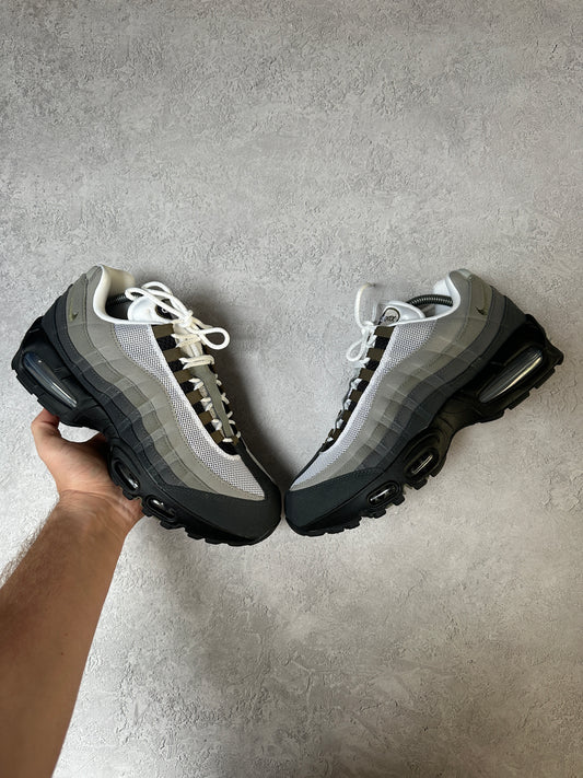 Nike Air Max 95 - Medium Olive - UK8