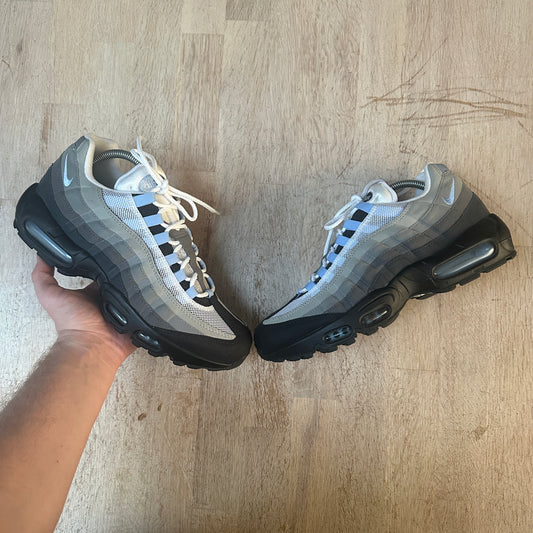 Nike Air Max 95 - Aluminum - UK8
